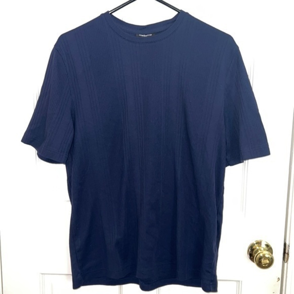 Claiborne women’s short sleeve shirt. Navy blue. Size medium.